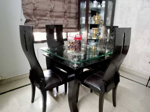 Dining table for sale 40,000/-