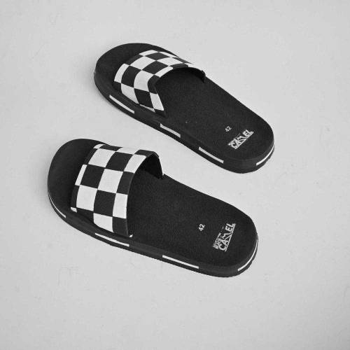 checkered style slippers 