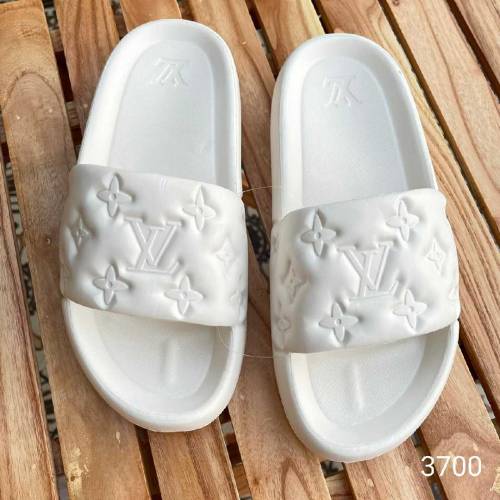 L.V slide black & white  branded sleepers 