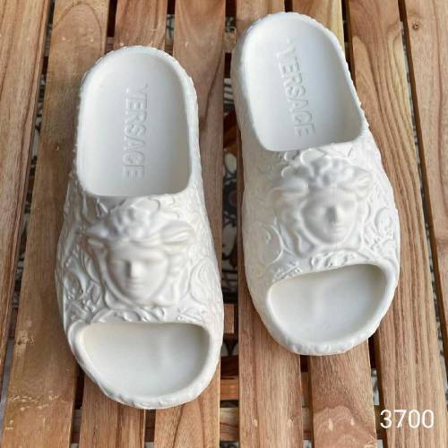 L.V slide black & white  branded sleepers 