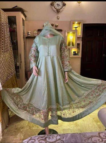 *Product Name*: 3 Pcs Women's Stitched Katan Silk Embroidered Maxi*Pro
