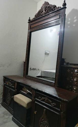 Furniture for sale (Bed, Bed side table, Showcase, Dressing table)