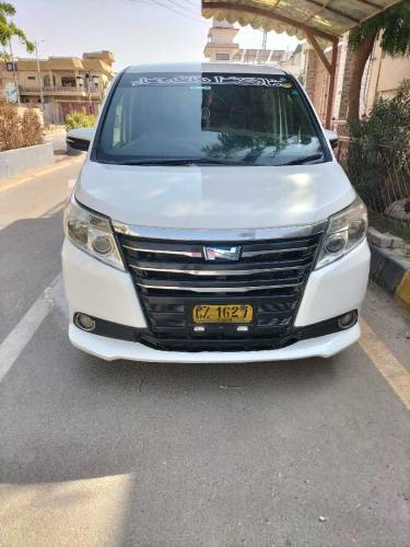 Toyota Noha 7 seater hybrid 