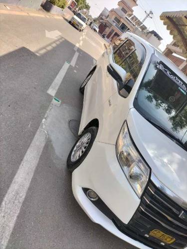 Toyota Noha 7 seater hybrid 