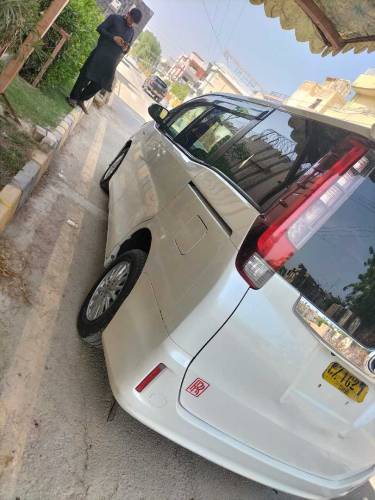 Toyota Noha 7 seater hybrid 