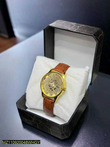 dail watch with leather straps