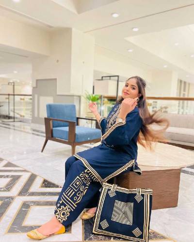 women's clothing with hand bags 