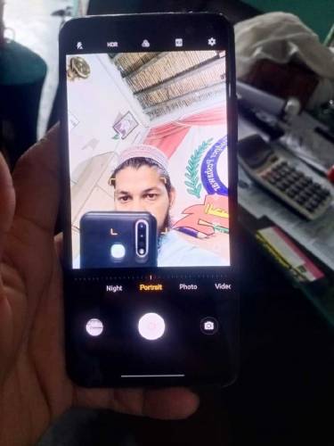 VIVO V19 