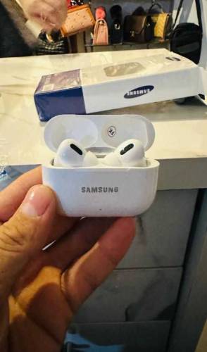 Samsung ro3 Airpods 