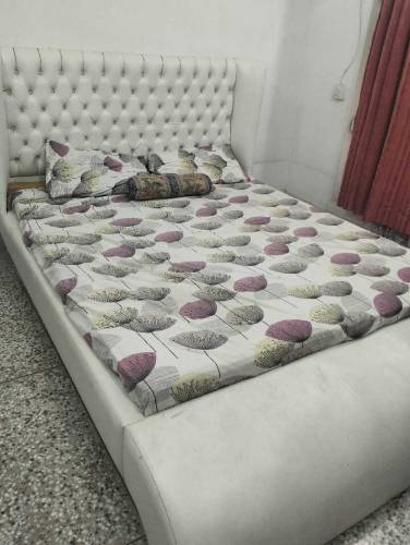 Tufted Crown leathered bed. 