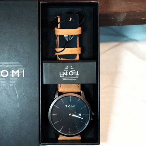 TOMI Brand Fashionable Men's Watch - Luxurious Small Disc Dial, Quartz