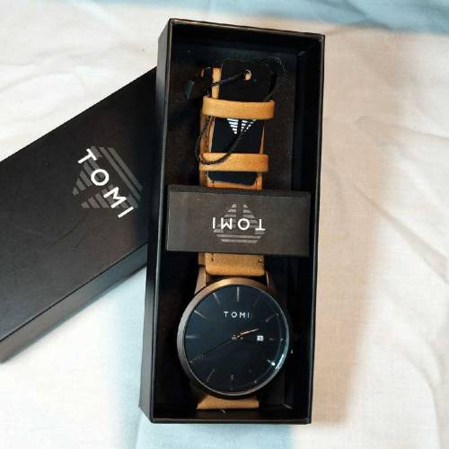 TOMI Brand Fashionable Men's Watch - Luxurious Small Disc Dial, Quartz