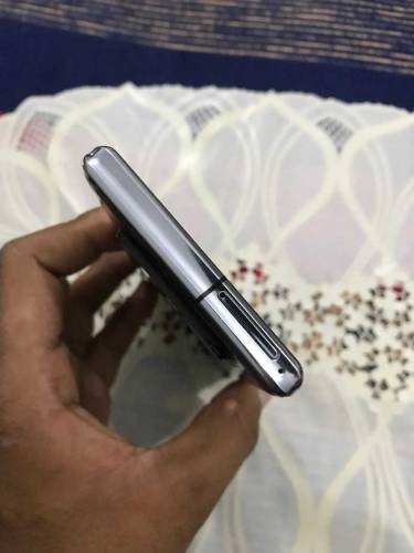 SHARP AQUOS R6