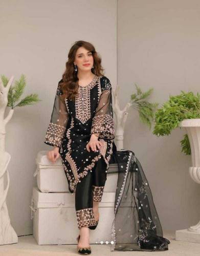 new design dress and bags price KY lie rabta kary thanku