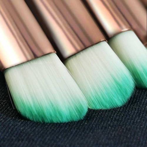Makeup brush 