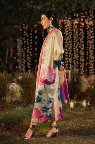 *LULUSAR  ON DEMAND**03PCS UNSTITCHED SUIT**FABRIC**(SHIRT).....SILK**