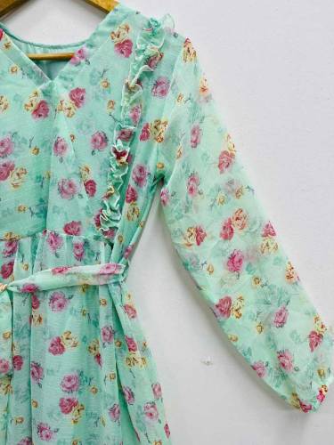 •  Fabric: Chiffon•  Pattern: Printed•  Neck Type: Round Neck•  Availa