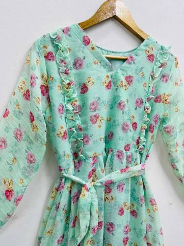 •  Fabric: Chiffon•  Pattern: Printed•  Neck Type: Round Neck•  Availa