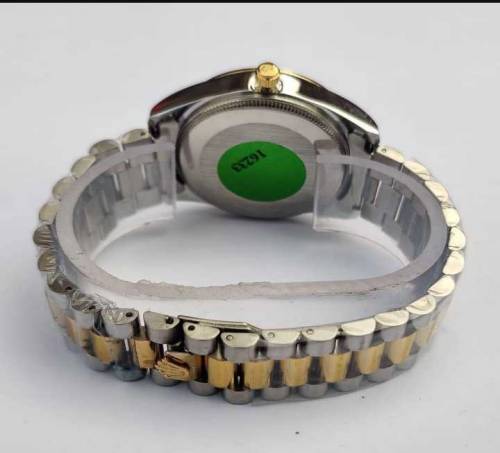 Men's formal analog watch 