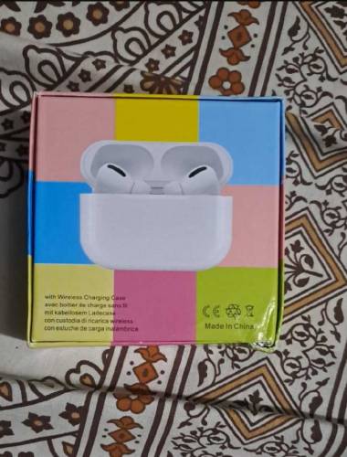 airpods pro 2nd generation white colour