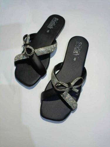 Women slippers 