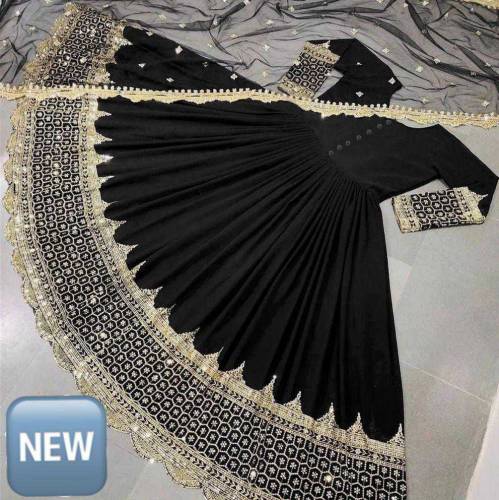 a beautiful black maxi black color available 