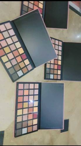 32 colours eye shadow pallete