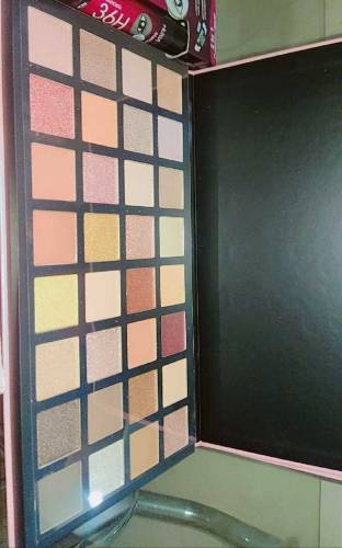 32 colours eye shadow pallete