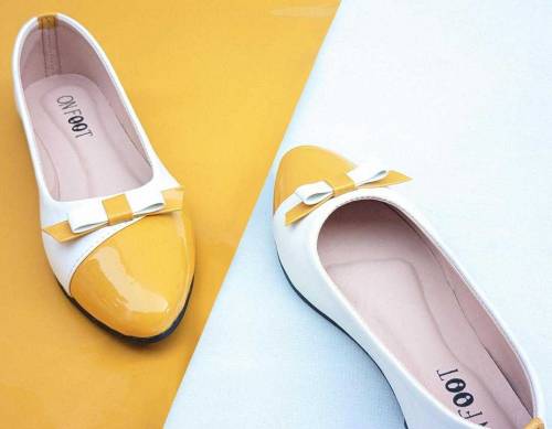 •  Material: Rexine•  Pattern: Plain• 