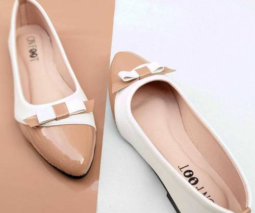 •  Material: Rexine•  Pattern: Plain• 