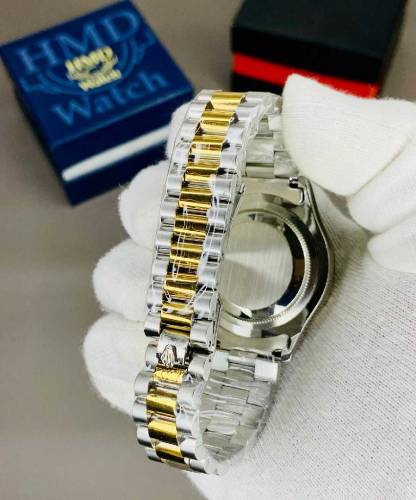 boy watches 