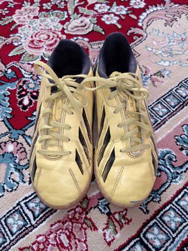 futsal shoes