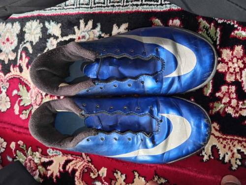 used futsal shoes,blue color, Nike Comapny.