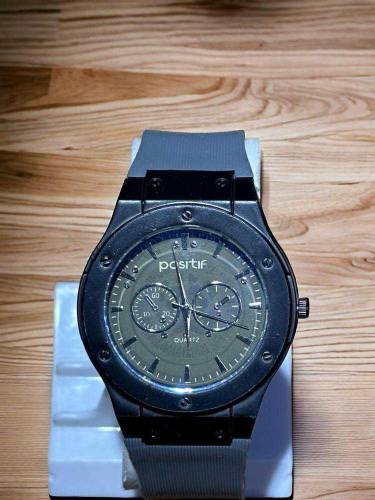 Mens classic analogue watch