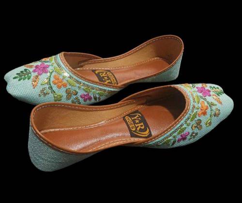 embroidered khussa 