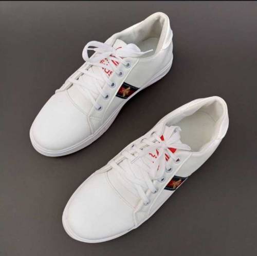 •  Men's Sports Shoes•  Size: 40, 41, 42, 43, 44• 