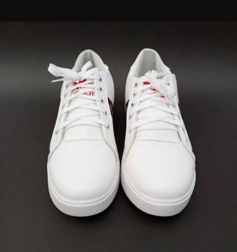 •  Men's Sports Shoes•  Size: 40, 41, 42, 43, 44• 