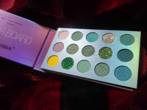 60 colour rotatable beautifull pallete