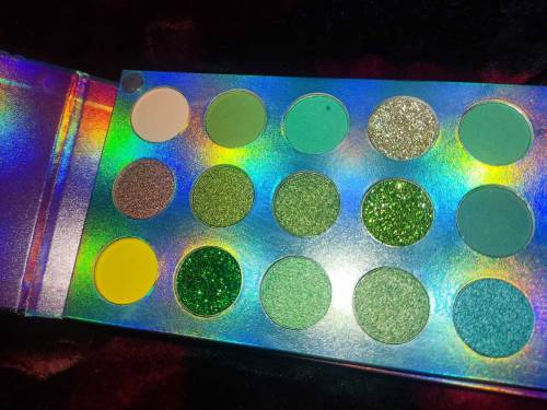 60 colour rotatable beautifull pallete