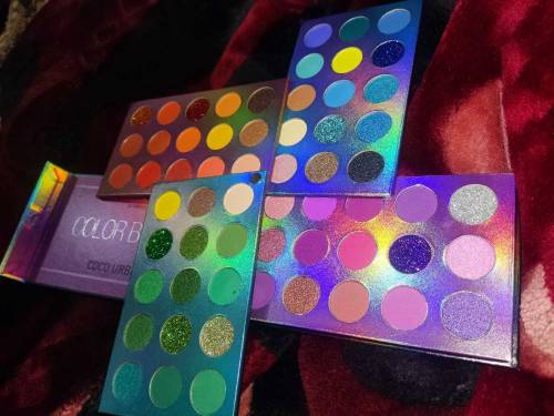 60 colour rotatable beautifull pallete