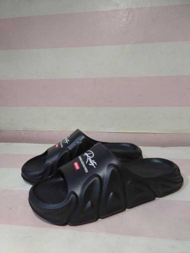 Men's Slippers trending.