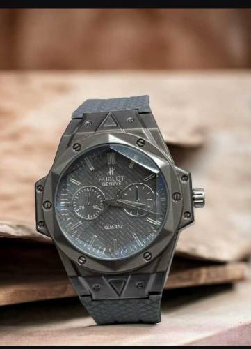 watch for man  chess ki granti ha price only 1400 