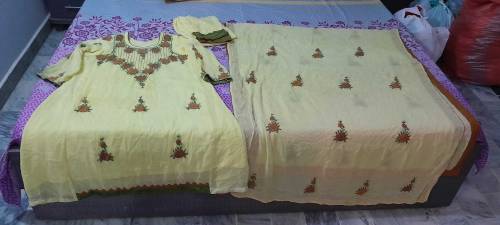 Embroiderd dresses