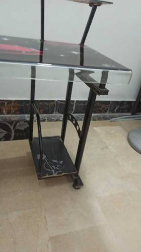 computer table bikul shai h argent sale krne h 7000