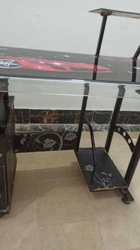 computer table bikul shai h argent sale krne h 7000