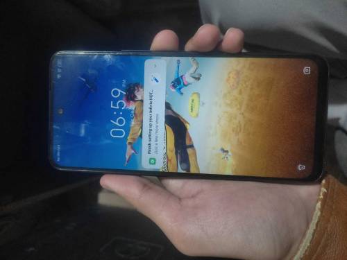 all ok hai charge Sath hai pack phone hai 6/128