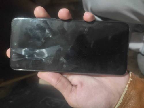 all ok hai charge Sath hai pack phone hai 6/128