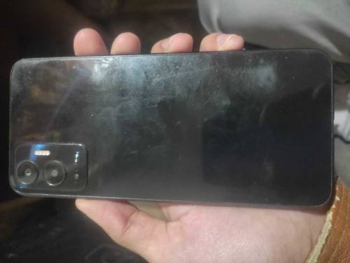 all ok hai charge Sath hai pack phone hai 6/128