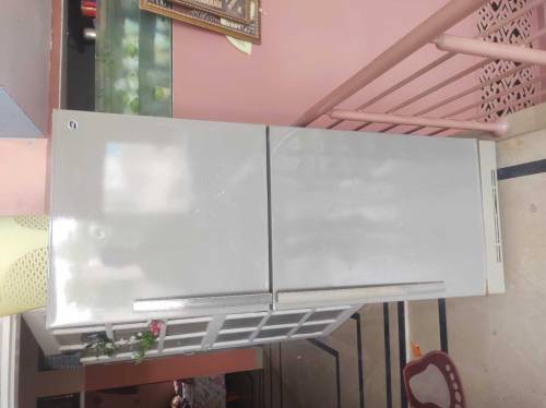 pel full siZe refrigerator sell in good condition