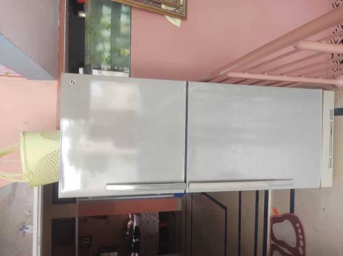 pel full siZe refrigerator sell in good condition